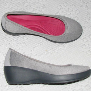 CROCS Duet Busy Day gray heather ballet wedge 7